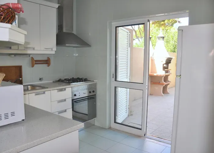 Stylish Well-equipped, Private Pool, Close To Amenities, Free Ac Wifi * Quarteira