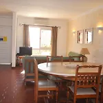 Stylish Well-equipped, Private Pool, Close To Amenities, Free Ac Wifi Villa Quarteira
