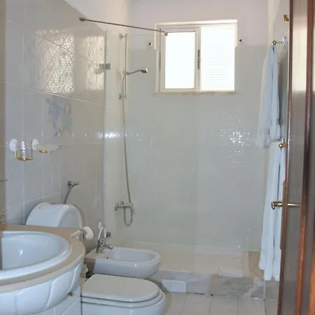 Comfortable And Well Equipped Terrace With Private Pool And Air Conditioni Quarteira